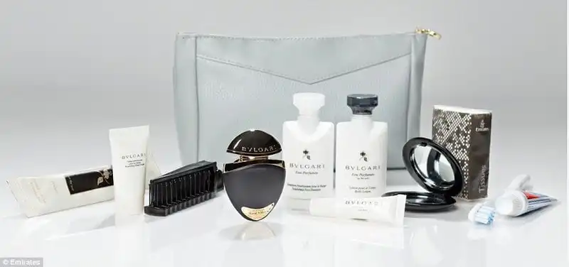 Wanderlust_tips_Bo-kit-hang-khong-sang-chanh-tren-khoang-hang-nhat-va-hang-thuong-gia-6