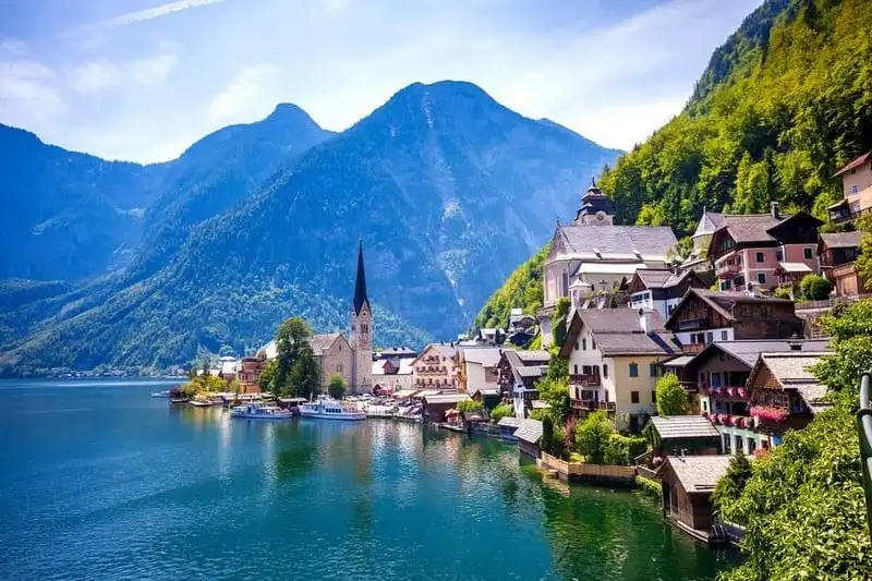 Những điều cần biết khi du lịch thị trấn cổ tích Hallstatt, Áo 5 wanderlust-tip-3-Hallstatt-thi-tran-buoc-ra-tu-truyen-cotich-1