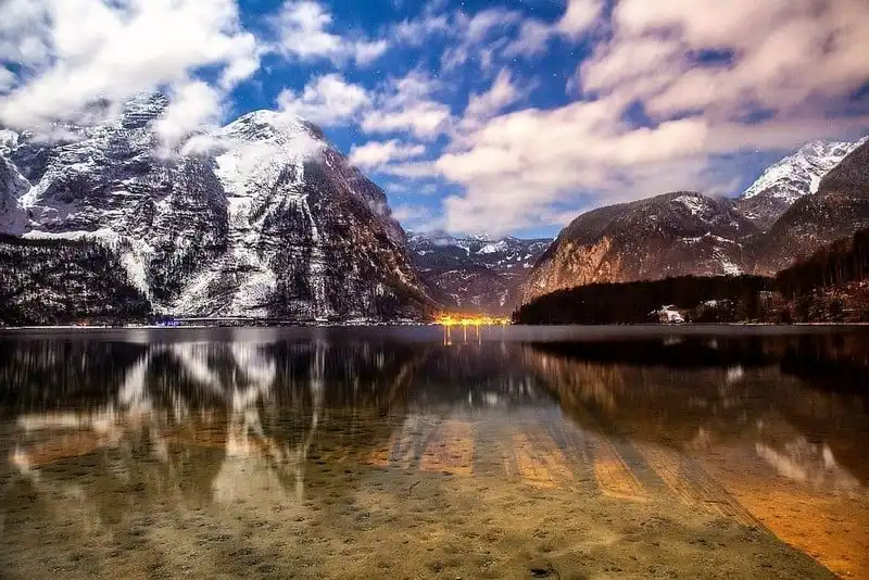 Những điều cần biết khi du lịch thị trấn cổ tích Hallstatt, Áo 7 wanderlust-tip-3-Hallstatt-thi-tran-buoc-ra-tu-truyen-cotich-5