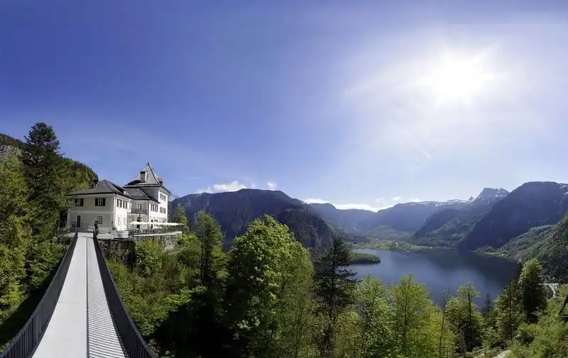 Những điều cần biết khi du lịch thị trấn cổ tích Hallstatt, Áo 13 wanderlust-tip-3-Hallstatt-thi-tran-buoc-ra-tu-truyen-cotich-7