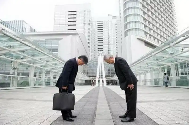 wanderlust-tip-7-cach-chao-hoi-o-moi-nen-van-hoa-dan-me-du-lich-nen-biet-2