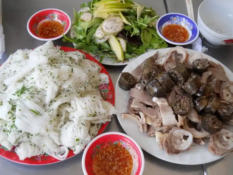 wanderlust-tip-banh-hoi-long-heo-mon-an-niu-chan-du-khach-ve-voi-phan-thiet-1