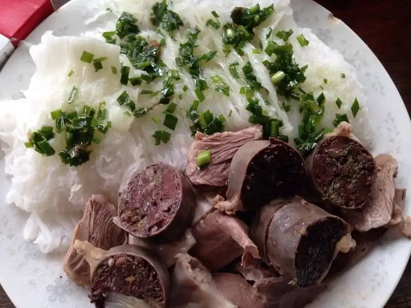 wanderlust-tip-banh-hoi-long-heo-mon-an-niu-chan-du-khach-ve-voi-phan-thiet-2