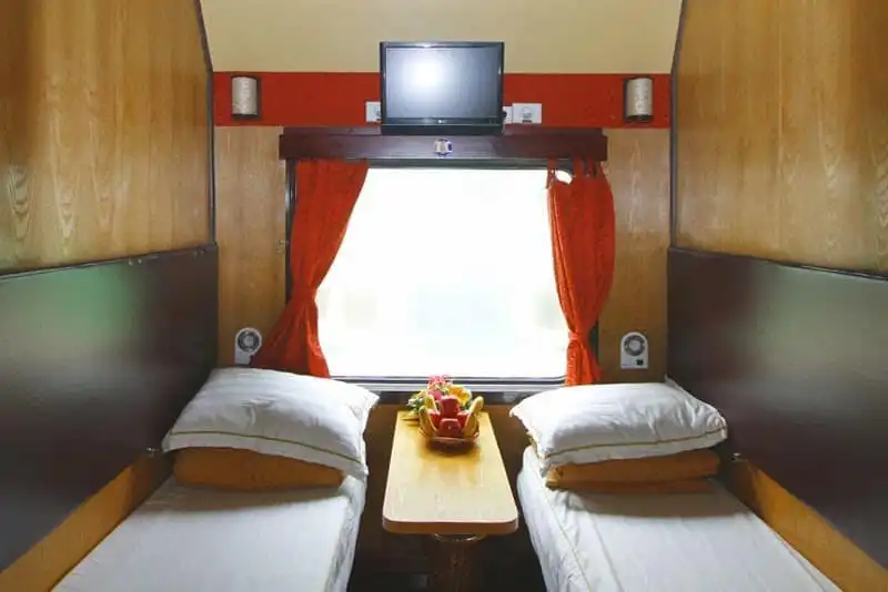 wanderlust-tip-bo-tui-nhung-kinh-nghiem-khi-di-du-lich-bang-tau-hoa-2