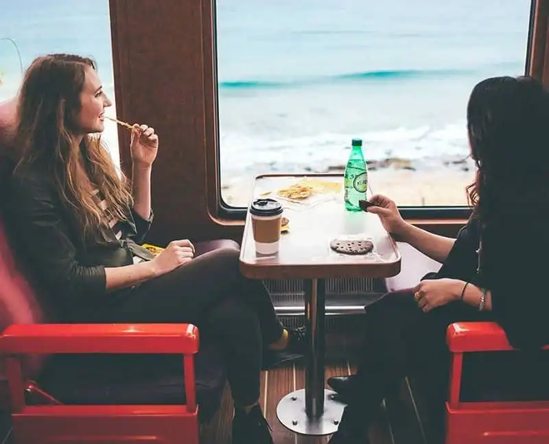 wanderlust-tip-bo-tui-nhung-kinh-nghiem-khi-di-du-lich-bang-tau-hoa-4