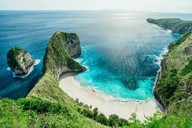 Ấn tượng bãi biển có hình “khủng long bạo chúa” tại Indonesia 6 wanderlust-tip-kham-pha-ve-dep-huyen-dieu-cua-bai-bien-co-hinh-khung-long-bao-chua-2
