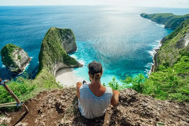 Ấn tượng bãi biển có hình “khủng long bạo chúa” tại Indonesia 7 wanderlust-tip-kham-pha-ve-dep-huyen-dieu-cua-bai-bien-co-hinh-khung-long-bao-chua-3