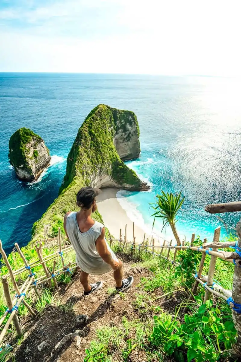 Ấn tượng bãi biển có hình “khủng long bạo chúa” tại Indonesia 8 wanderlust-tip-kham-pha-ve-dep-huyen-dieu-cua-bai-bien-co-hinh-khung-long-bao-chua-4