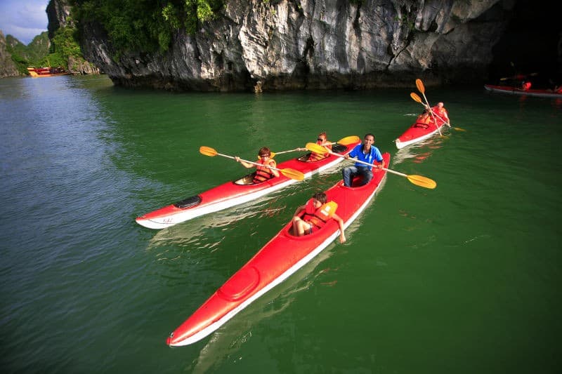wanderlust tip tu 1 4 khach den ha long se khong duoc cheo thuyen kayak 1