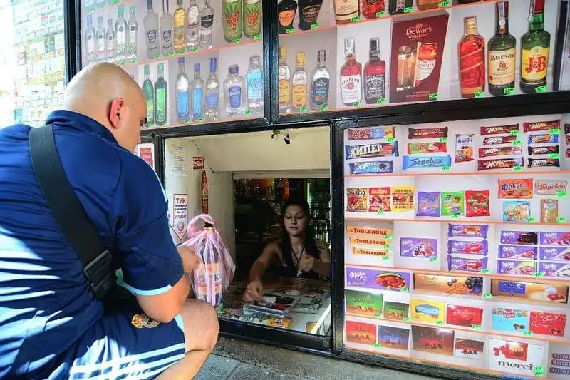 Các cửa hàng tầng hầm độc đáo ở Sofia, Bulgaria 7 wanderlust-tips-Cac-cua-hang-tang-ham-o-Sofia-2