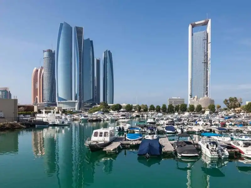 Cặp đôi người nước ngoài bị bắt giữ ở Abu Dhabi vì quan hệ trước hôn nhân 6 wanderlust-tips-cap-doi-nguoi-nuoc-ngoai-bi-bat-giu-o-abu-dhabi-vi-quan-he-truoc-hon-nhan-0