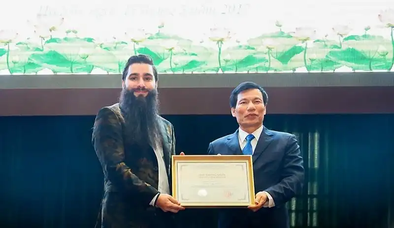 Đạo diễn Jordan Vogt-Roberts chính thức trở thành Đại sứ du lịch Việt Nam 5 wanderlust-tips-dao-dien-jordan-vogt-roberts-chinh-thuc-tro-thanh-dai-su-du-lich-viet-nam-1