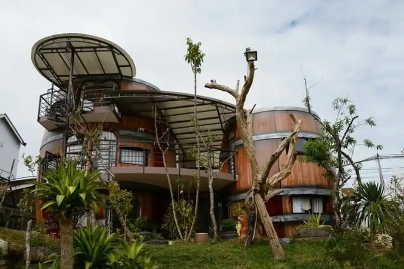 wanderlust-tips-doc-dao-homestay-hinh-thung-ruou-o-da-lat-2