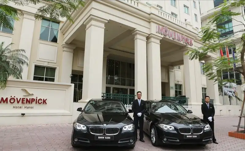 wanderlust-tips-khach-san-movenpick-ha-noi-ra-mat-doi-xe-bmw-dua-don-chuan-5-sao-2