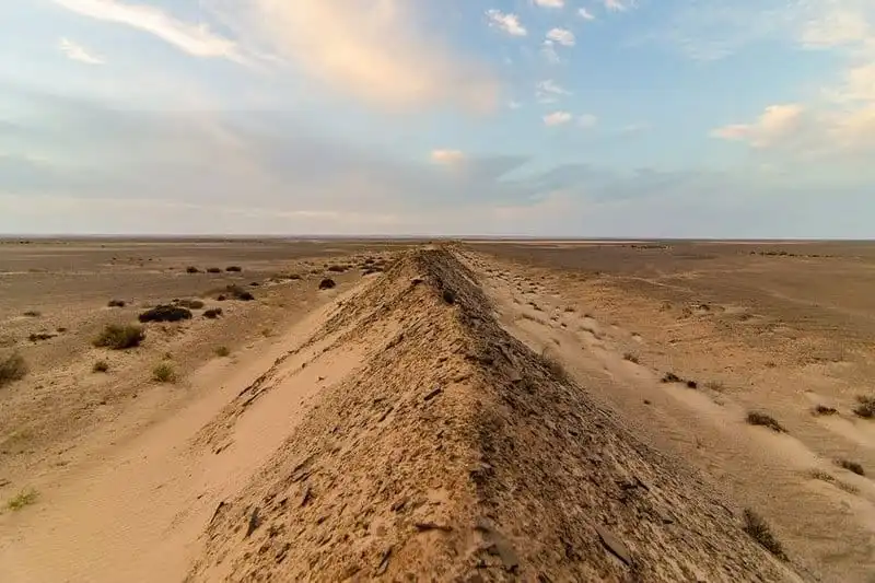 Bí ẩn Tường Maroc tưởng như đã bị chôn vùi trong sa mạc 6 wanderlust-tips-tuong-Maroc-Hem-nui-dai-nhat-the-gioi-2