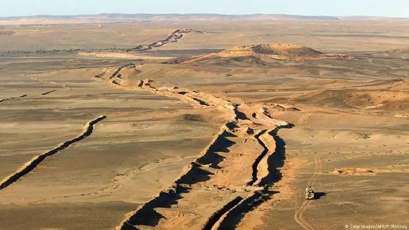 Bí ẩn Tường Maroc tưởng như đã bị chôn vùi trong sa mạc 5 wanderlust-tips-tuong-Maroc-Hem-nui-dai-nhat-the-gioi