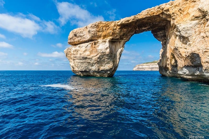 Cổng vòm đá Azure Window nổi tiếng sập xuống biển