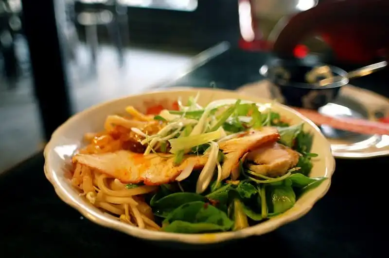 wanderlust-tip-cao-lau-linh-hon-cua-am-thuc-hoi-an-2