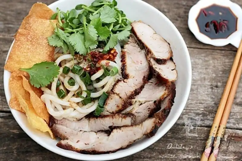 wanderlust-tip-cao-lau-linh-hon-cua-am-thuc-hoi-an-3