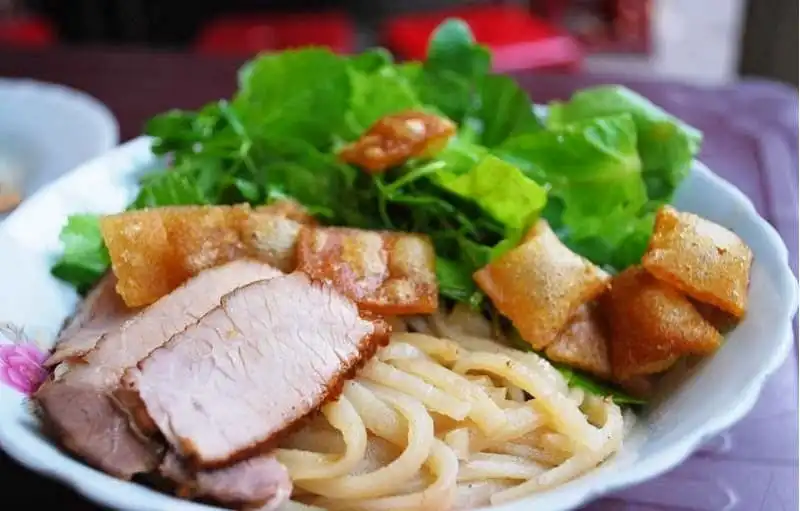 wanderlust-tip-cao-lau-linh-hon-cua-am-thuc-hoi-an1-1