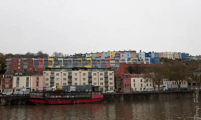 wanderlust-tip-choang-ngop-voi-15-thanh-pho-ruc-ro-sac-mau-nhat-hanh-tinh-11