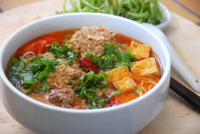 wanderlust-tip-cnn-goi-y-5-mon-tu-bun-ngon-nhat-du-khach-nen-thu-khi-den-viet-nam-1