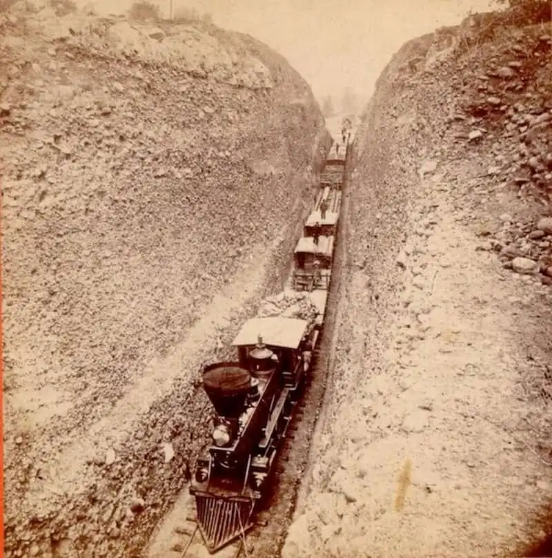 wanderlust-tip-ha-noi-lot-top-8-dia-diem-co-tuyen-duong-sat-ki-la-nhat-the-gioi-8