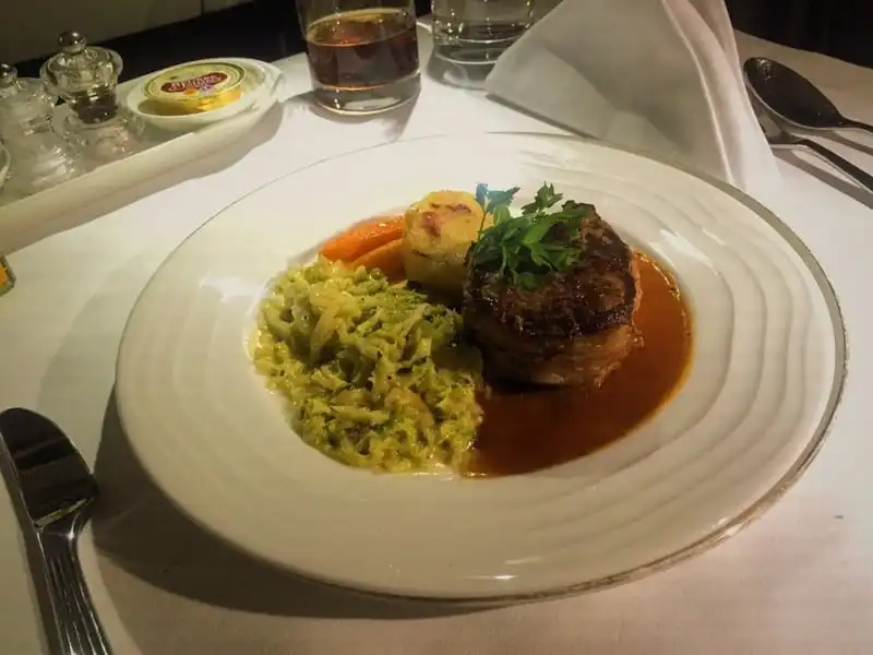 wanderlust-tip-day-la-ly-do-tai-sao-emirates-la-hang-hang-khong-tot-nhat-the-gioi-6