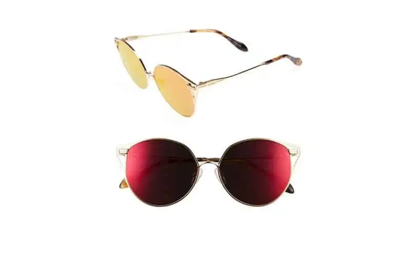 16 chiếc kính râm cho chuyến du lịch thêm hoàn hảo 14 wanderlust-tips-17-cap-kinh-ram-cho-chuyen-tham-hiem-tiep-theo-cua-ban-10