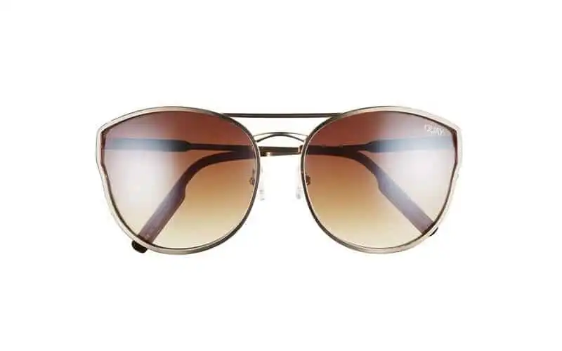 16 chiếc kính râm cho chuyến du lịch thêm hoàn hảo 16 wanderlust-tips-17-cap-kinh-ram-cho-chuyen-tham-hiem-tiep-theo-cua-ban-12