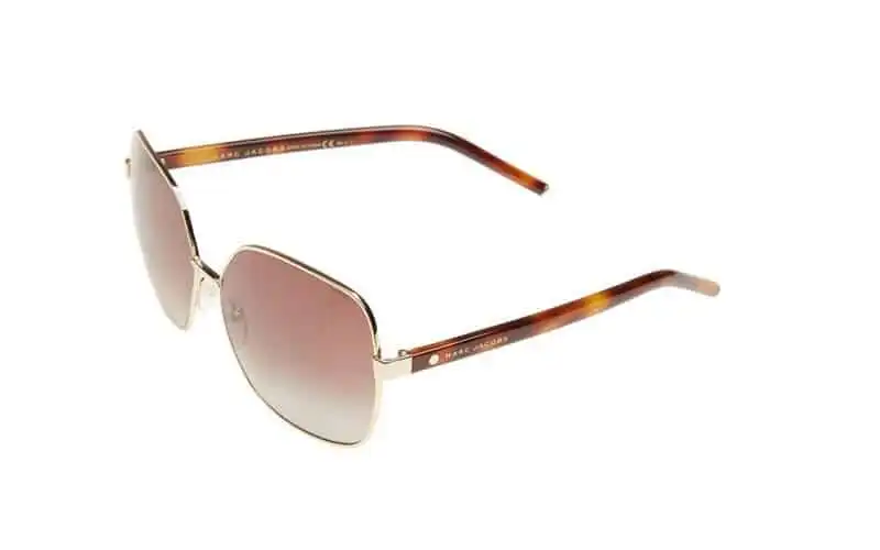 16 chiếc kính râm cho chuyến du lịch thêm hoàn hảo 6 wanderlust-tips-17-cap-kinh-ram-cho-chuyen-tham-hiem-tiep-theo-cua-ban-2