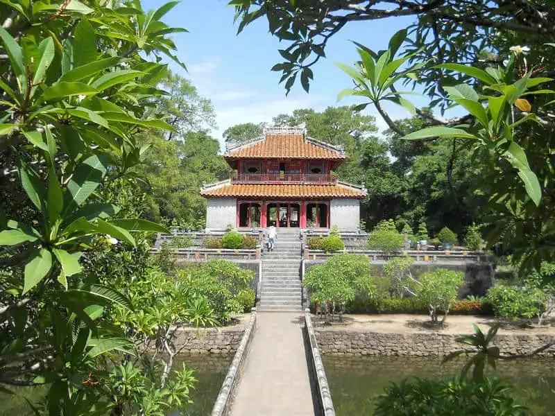 wanderlust-tips-8-diem-tham-quan-khong-the-bo-qua-tai-Hue-vao-buoi-chieu-5