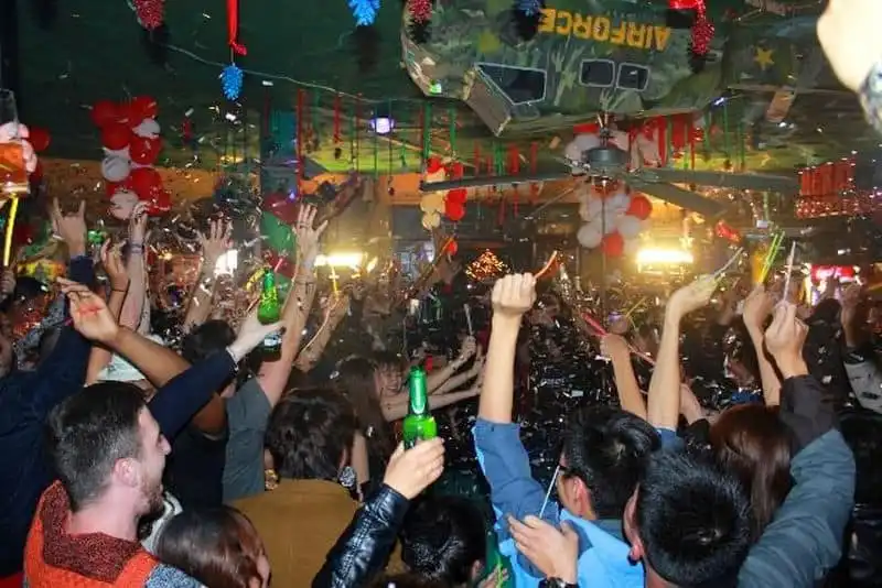 wanderlust-tips-8-diem-tham-quan-khong-the-bo-qua-tai-Hue-vao-buoi-toi-1