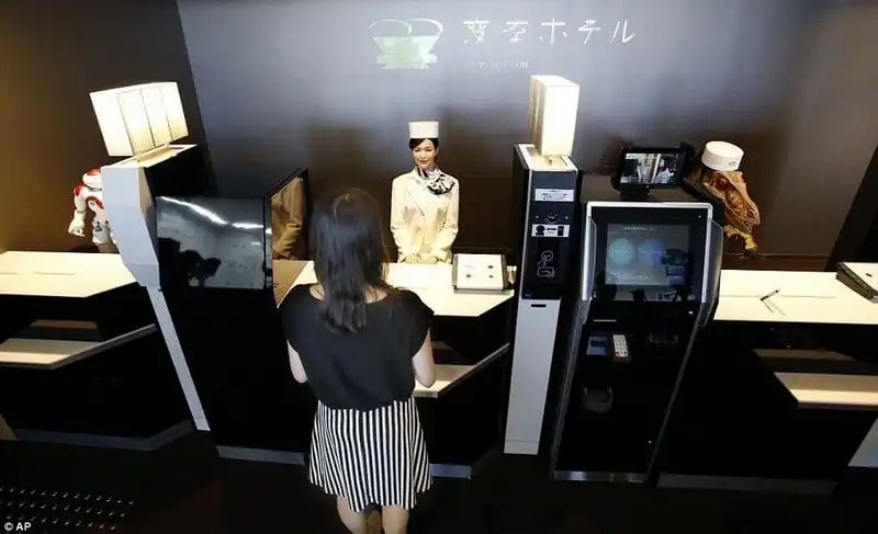 Khách sạn robot đầu tiên trên thế giới ở Nhật Bản 6 wanderlust-tips-Nhan-vien robot-o-cac-khach-san-Nhat-Ban -2
