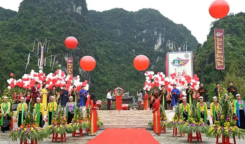 wanderlust-tips-khai-mac-le-hoi-trang-ninh-binh-1