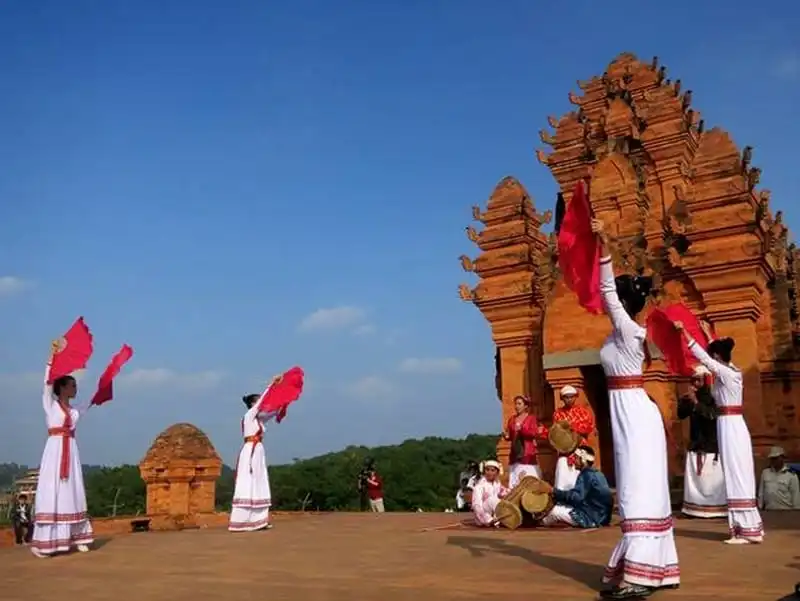 Làng văn hóa các dân tộc Việt Nam dịp 30/4-1/5 có gì thú vị? 6 wanderlust-tips-lang-van-hoa-cac-dan-toc-viet-nam-dip-304-15-co-gi-thu-vi-1
