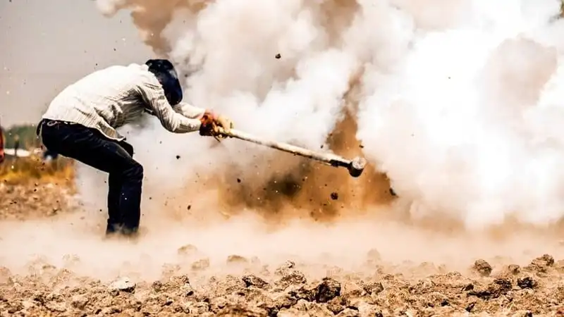 Lễ hội búa tạ phát nổ có một không hai ở Mexico 8 wanderlust-tips-le-hoi-khai-quat-sledgehammers-1