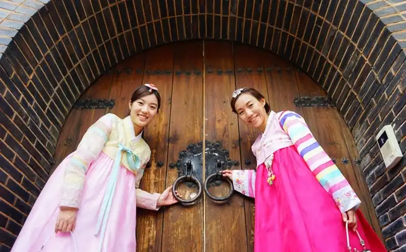 wanderlust-tips-soi-dong-nhung-ngay-han-quoc-tai-ha-noi-2