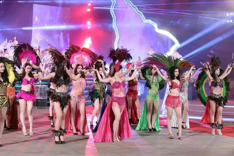 Tạm dừng Lễ hội đường phố Carnaval Hạ Long 5 wanderlust-tips-tam-dung-le-hoi-duong-pho-carnaval-ha-long-1
