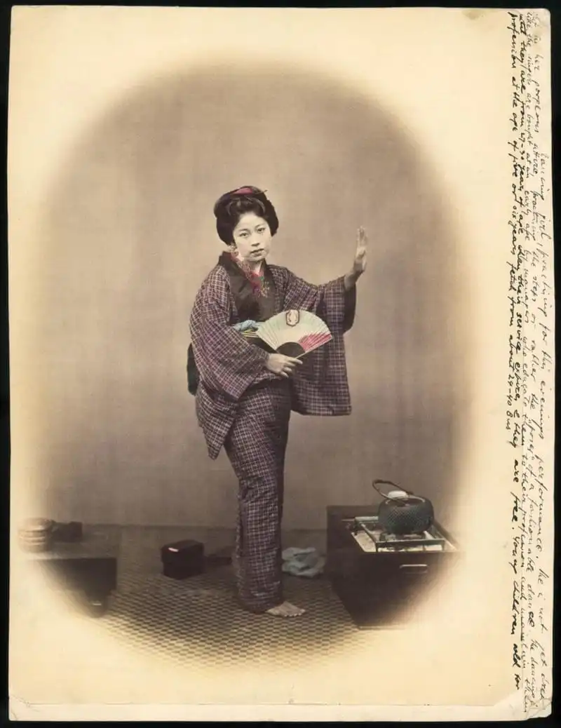 wanderlust-tip-bo-anh-mau-dau-tien-ve-cuoc-song-nhat-ban-ki-19-18