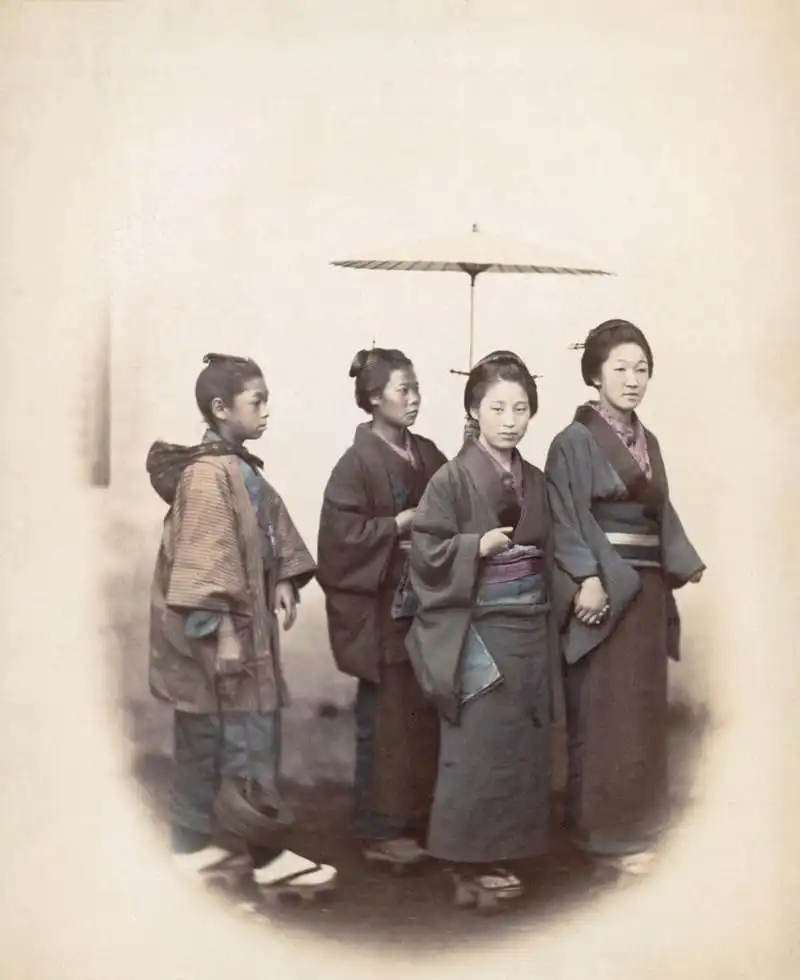 wanderlust-tip-bo-anh-mau-dau-tien-ve-cuoc-song-nhat-ban-ki-19-23