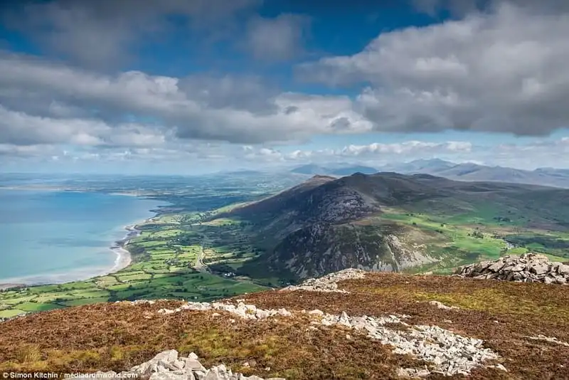 wanderlust-tip-chiem-nguong-bo-anh-tuyet-dep-ve-xu-wales-vung-dat-cua-rong-9