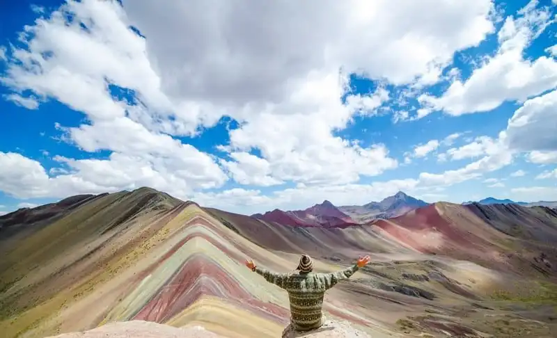wanderlust-tip-choang-ngop-truoc-ve-dep-cua-ngon-nui-cau-vong-bi-an-o-peru-8