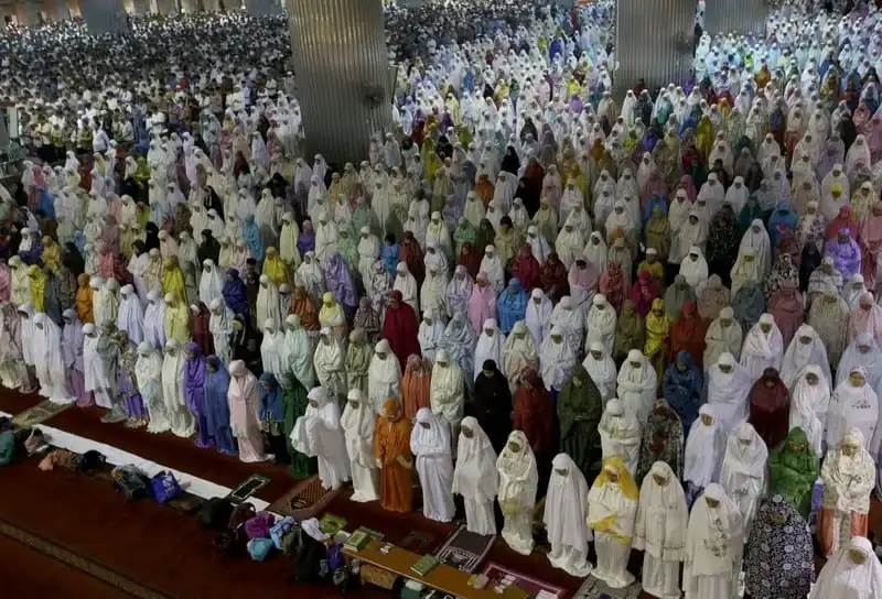 wanderlust-tip-chum-anh-nguoi-hoi-giao-tren-khap-gioi-trong-thang-le-ramadan-2017-14