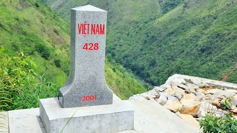 Để check-in sống ảo, nhóm phượt thủ sửa cột mốc biên giới ở Hà Giang 6 wanderlust-tip-de-check-song-ao-nhom-phuot-thu-sua-cot-moc-bien-gioi-o-ha-giang-2