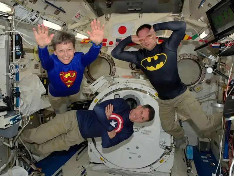 wanderlust-tip-kham-pha-cuoc-song-thuong-ngay-cua-cac-phi-hanh-gia-trong-vu-tru-5