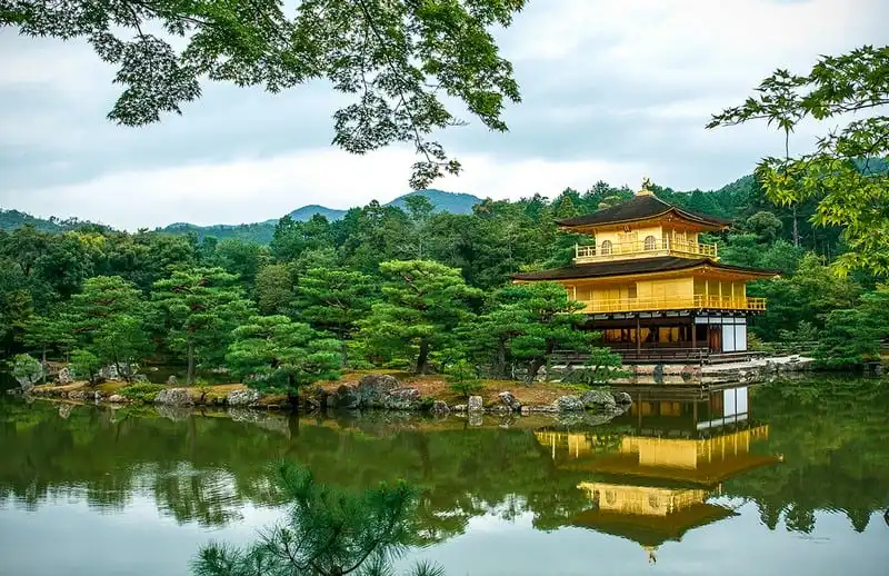 wanderlust-tip-kham-pha-ngoi-chua-dat-vang-tai-co-kyoto-nhat-ban-2