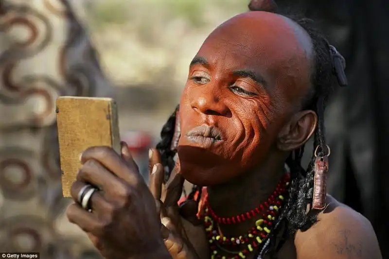 "Mùa tìm tình yêu" của bộ tộc Wodaabe ở châu Phi 13 wanderlust-tip-mua-tim-tinh-yeu-cua-bo-toc-wodaabe-o-chau-phi-5