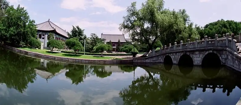 wanderlust-tip-ve-dep-nhu-tranh-thuy-mac-cua-truong-dai-hoc-bac-nhat-trung-quoc-15