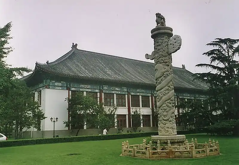 wanderlust-tip-ve-dep-nhu-tranh-thuy-mac-cua-truong-dai-hoc-bac-nhat-trung-quoc-6